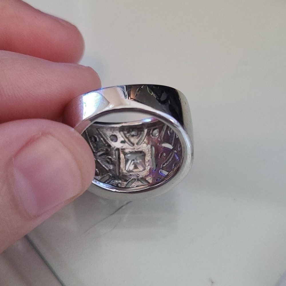 Silvertone Rhinestone Ring - Picture 4 of 5